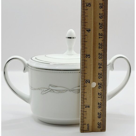 Wedgwood Vera Wang Love Knots White Porcelain Covered Sugar Bowl 10 Oz NWT - Picture 13 of 14